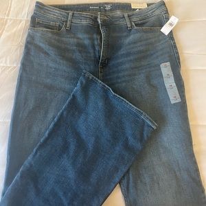 Old Navy high rise flare jeans, size 16.